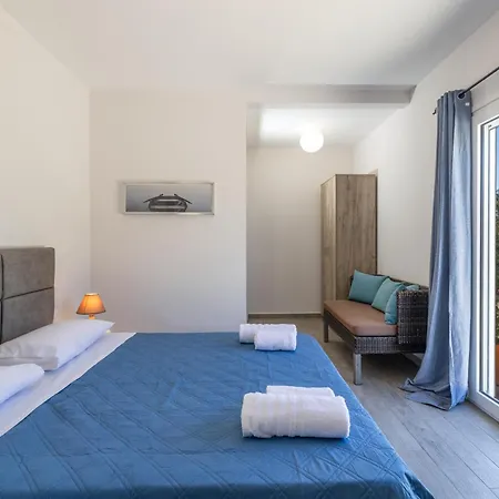 Manos House - Elegant Modern Escape * 斯沃伦塔