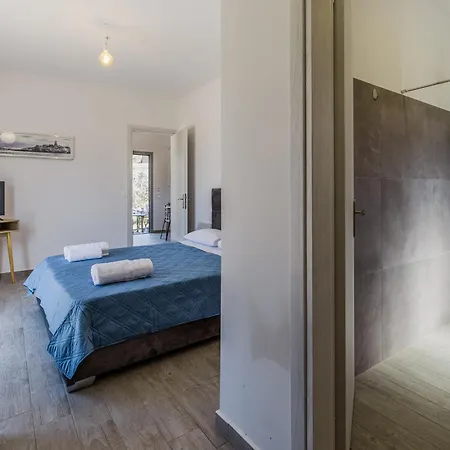 Manos House - Elegant Modern Escape