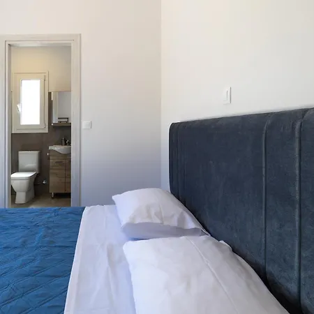 Manos House - Elegant Modern Escape *