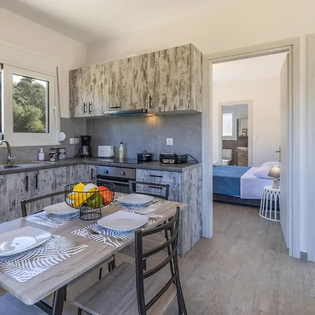 Manos House - Elegant Modern Escape スヴォロナータ