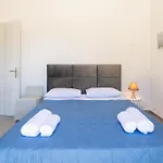 Manos House - Elegant Modern Escape * סבורונטה