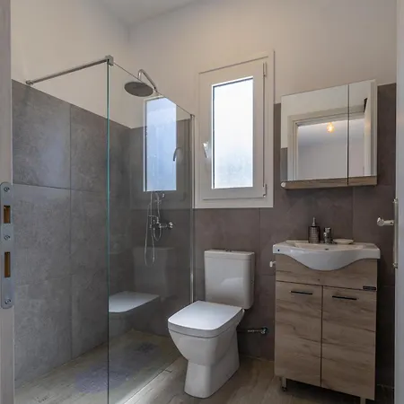 Manos House - Elegant Modern Escape