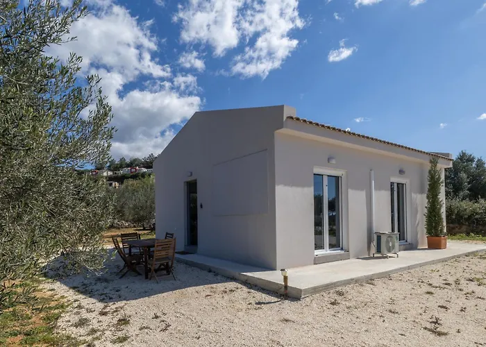 Manos House - Elegant Modern Escape Svoronata