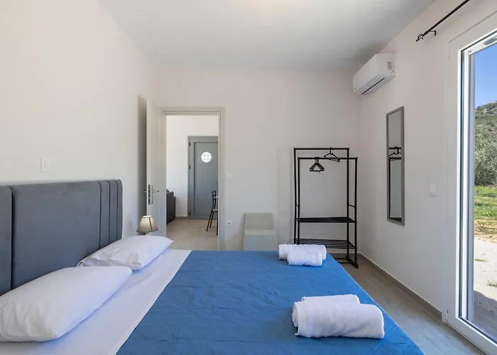 Manos House - Elegant Modern Escape Svoronata