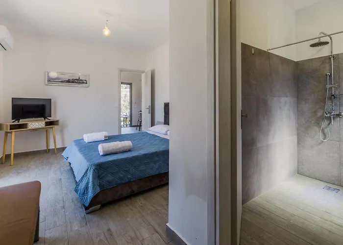 Manos House - Elegant Modern Escape