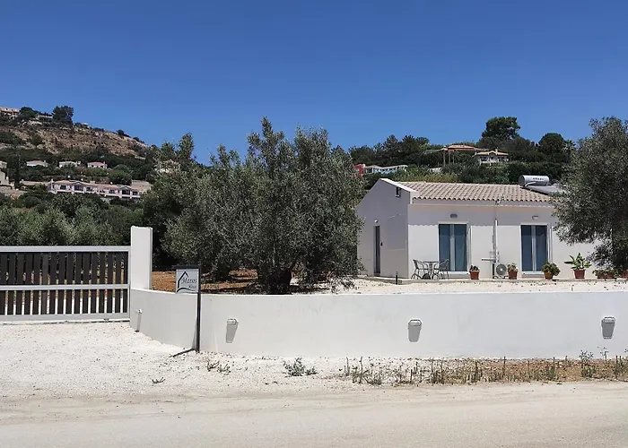 Manos House - Elegant Modern Escape Holiday home Svoronata